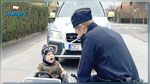 شرطي سويدي يوقف طفلاً يقود سيارته لتجاوزه السرعة!