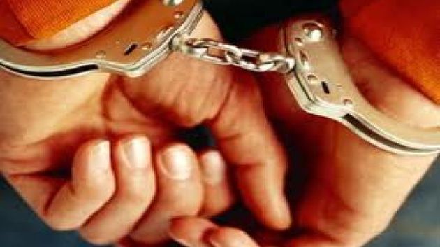 Sfax : La police arrête un fugitif et tombe sur une vraie mine d'illicites dans son domicile