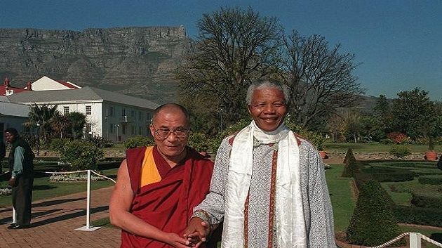 Le dalaï lama manquera les funérailles de Nelson Mandela