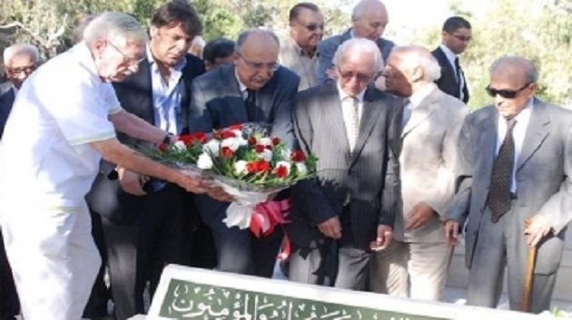 Abderrahmen Ladghem se recueille sur la tombe de feu Mongi Slim