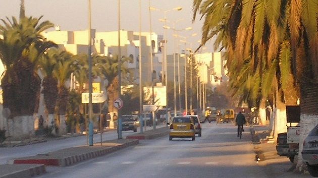 Jendouba : Protestation de militants et de syndicalistes devant la police judiciaire