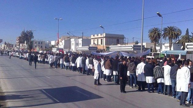 Tunis : Marche protestataire des médecins et étudiants 