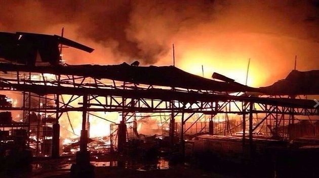 Ariana : Un gigantesque incendie ravage 50 magasins au Souk Libya