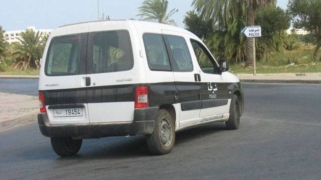 Kasserine : Des protestataires brulent une voiture de police