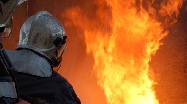 Radès : Un incendie se déclare dans une usine de friperie causant plusieurs dégâts