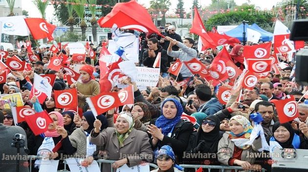 Ennahdha célèbre l'adoption de la Constitution