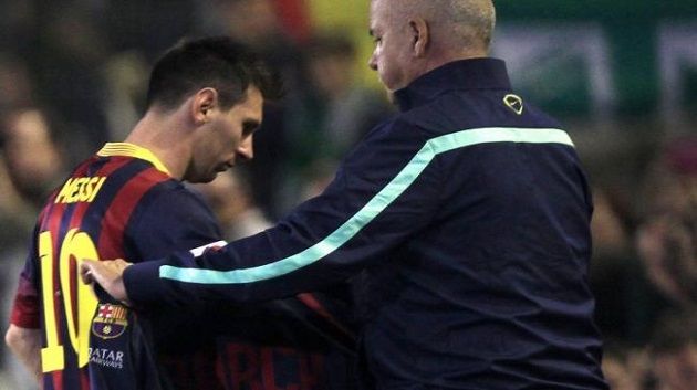 Messi, blessé, sera absent au moins six semaines