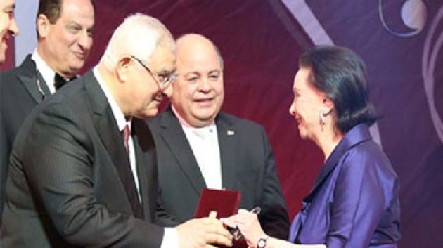 Egypte : Adli Mansour  honore Faten Hamama