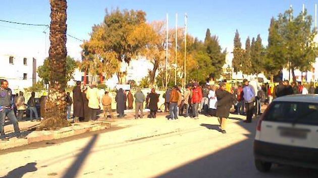 Des habitants d'Om Laârayes quittent la ville vers l'Algérie en protestation contre la marginalisation