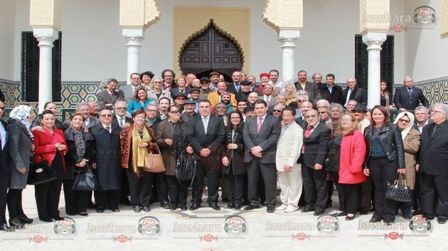 Réunion de Mehdi Jomaa avec un groupe d’artistes et hommes de cultures
