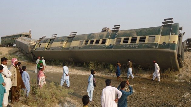 Pakistan : Une bombe explose dans un train et fait au moins 12 morts