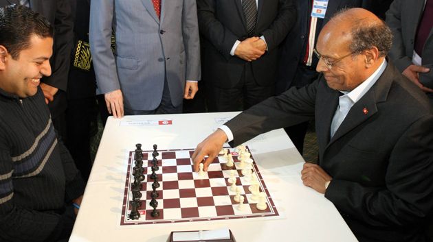 Moncef Marzouki incite les parents à initier leurs enfants au jeu d'échecs