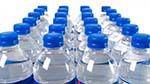 Préparatifs des producteurs d’eau en bouteilles pour la saison estivale