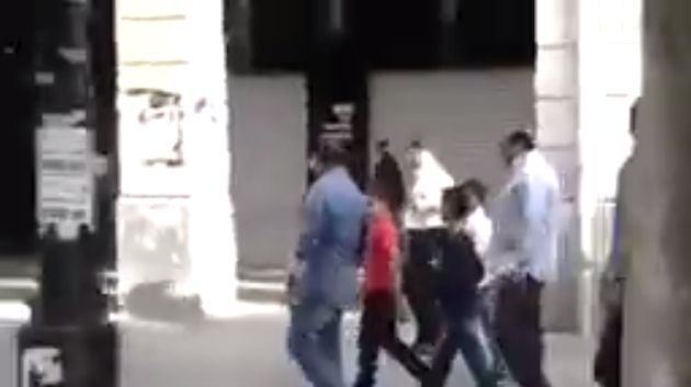 Le roi du Maroc Mohamed VI se promène dans les rues de Tunis
