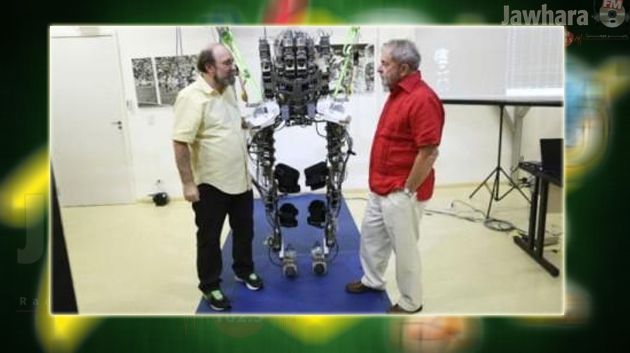 Mondial 2014: le coup d'envoi donné par un paralysé en exosquelette
