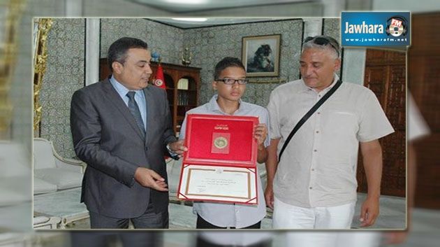 Mehdi Jomâa honorifie un garçon de 14 ans, ayant eu son Bac en France