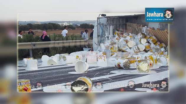 Accident à Grombalia : L’autoroute de Tunis couverte de peinture !
