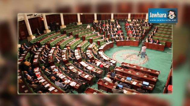 Les employés de l'Assemblée observent un rassemblement de protestation