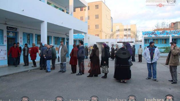 Bizerte : Les électeurs, en file d'attente, pour donner leurs voix
