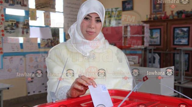 Bizerte : Le jour de son mariage, une mariée accomplit son devoir électoral