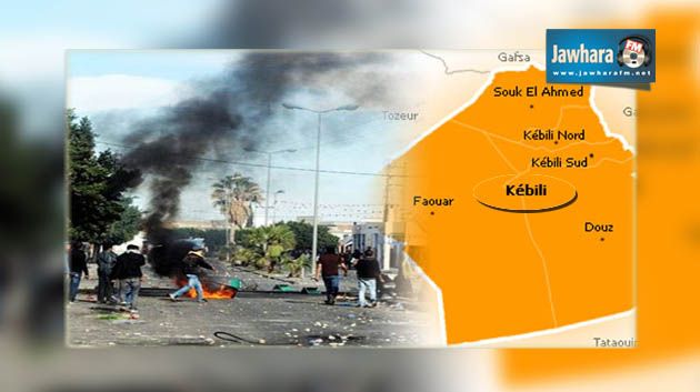 Souk Lahad : des protestataires mettent le feu au centre de la garde nationale et le bureau de Nidaa Tounes