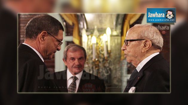 Habib Essid prête serment au palais présidentiel de Carthage