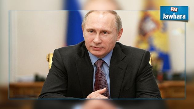 Poutine réduit son salaire et ceux des hauts responsables