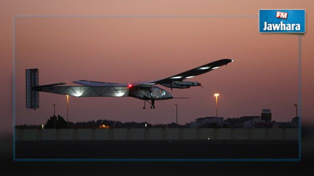 Le premier avion à l'énergie solaire entame un tour du monde historique