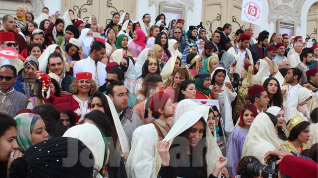 Retour en fanfare de l’habit traditionnel à l'Avenue Habib Bourguiba à Tunis