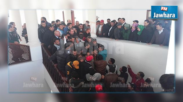En photos: Irruption au siège du gouvernorat de Kairouan