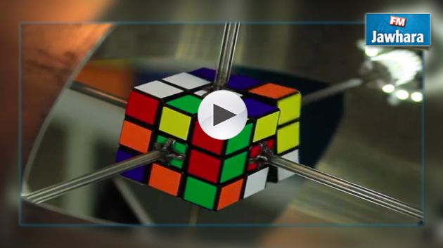 Vidéo : Un robot résout un Cube Rubik en moins d'une seconde !