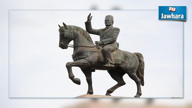 La statue du leader Habib Bourguiba retrouvera bientôt sa place au cœur de la capitale