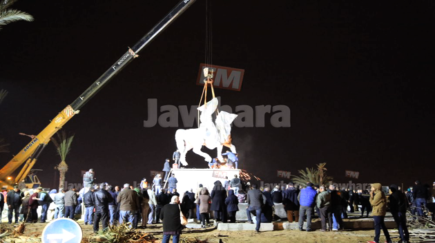 Monastir: Installation de la statue du leader Bourguiba près du palais présidentiel