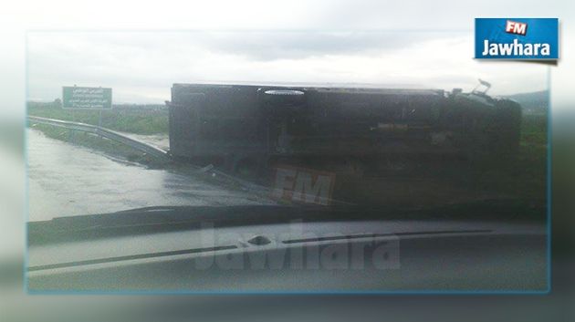 Autoroute Tunis-Sfax : Un camion de sel se renverse et bloque la route