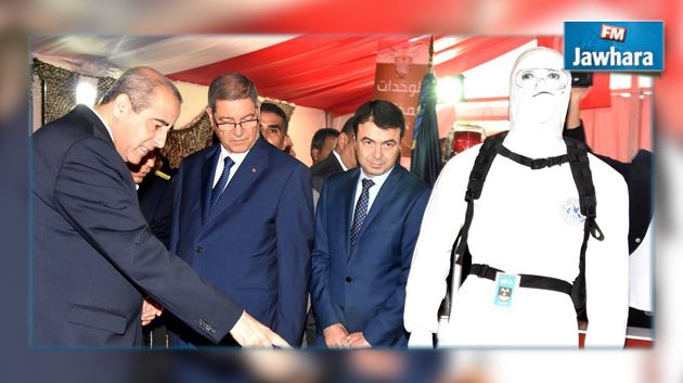 En images : Essid à l'Expo des forces armées nationales