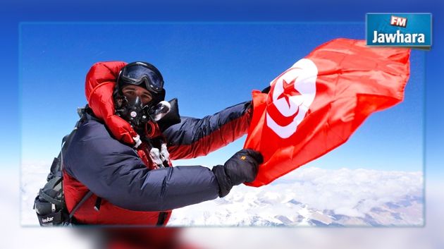 Tahar Manaï au sommet de l'Everest