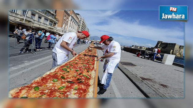 Des italiens réalisent la plus longue pizza au monde 