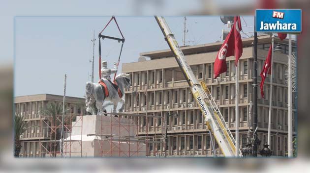 Tunis : La statue du leader Habib Bourguiba installée