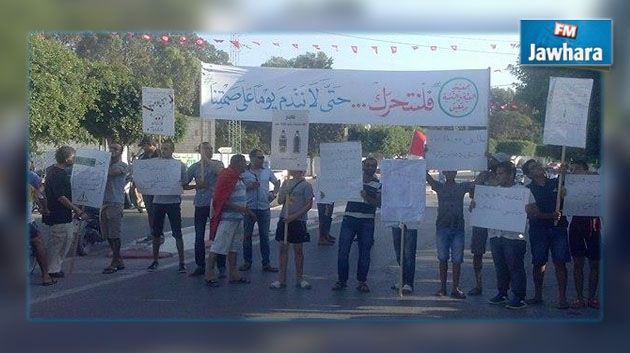 Mahdia: Les habitants de Rejiche protestent et bloquent la route