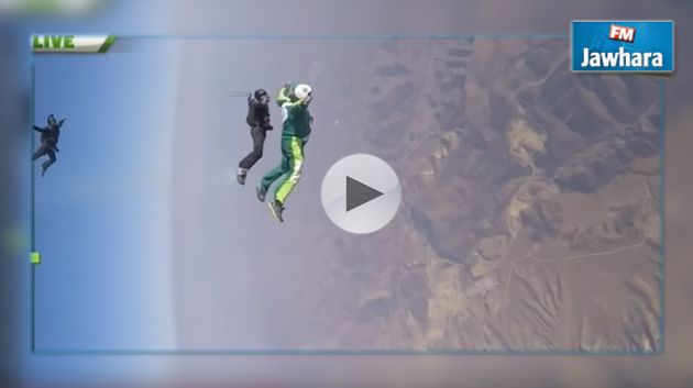 Il fait un saut de 7600 mètres dans le vide sans parachute