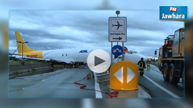 Italie : Un avion fait une impressionnante sortie de piste