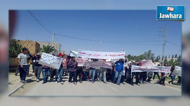 Des chômeurs organisent une marche protestataire de Meknassi à Sidi Bouzid