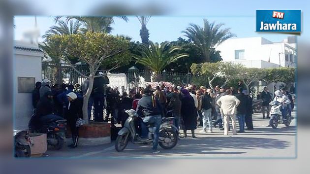 Siliana: Des manifestants revendiquent le développement à Makthar