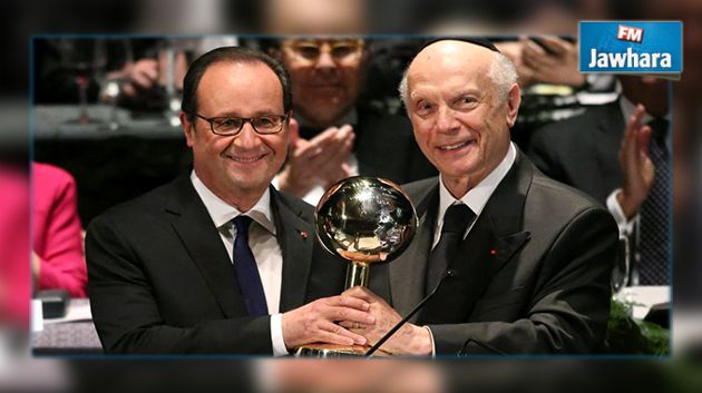 François Hollande reçoit le prix de l'homme d'Etat de l'année