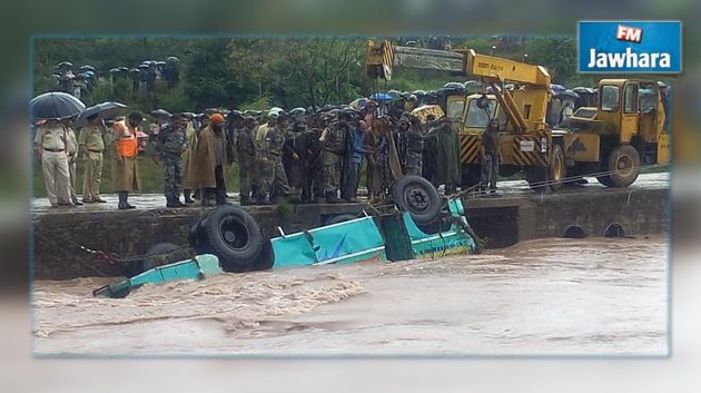 Pakistan: 24 mort après qu'un bus ait chuté dans une rivière
