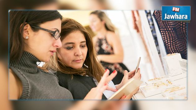 Huawei alimente la Showroom de Faux lors de la Fashion Week de Paris