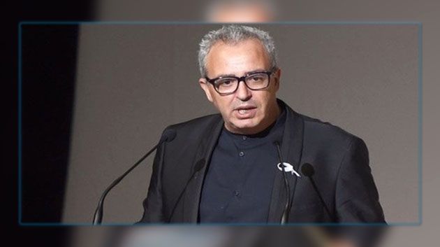 Brahim Ltaief, reçoit les insignes de chevalier des Arts et Lettres de la république Française