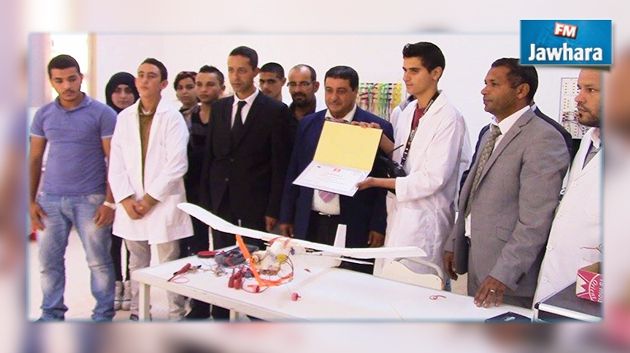 Le ministère de l’enseignement récompense l’élève qui a créé un drone
