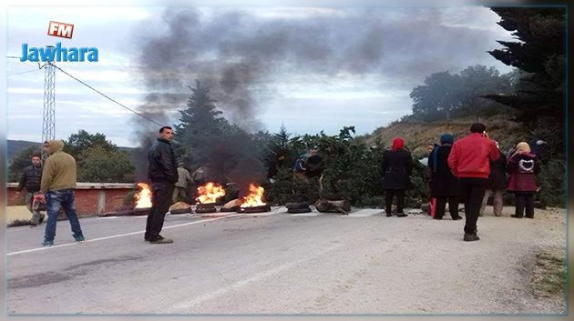 La route nationale reliant Tabarka à Jendouba bloquée