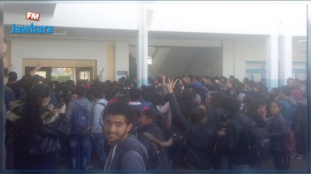 Mahdia : La gifle reçue par une élève suscite les protestations de ses camarades du lycée Ibn Sina